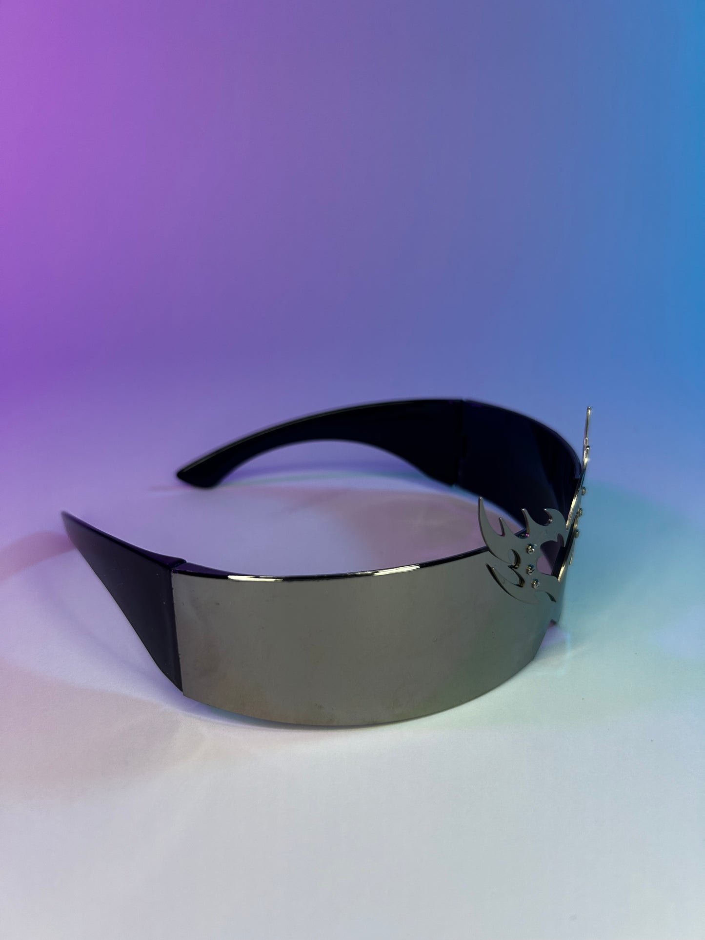 Queen of Hearts Sunglasses (Silver Reflective)